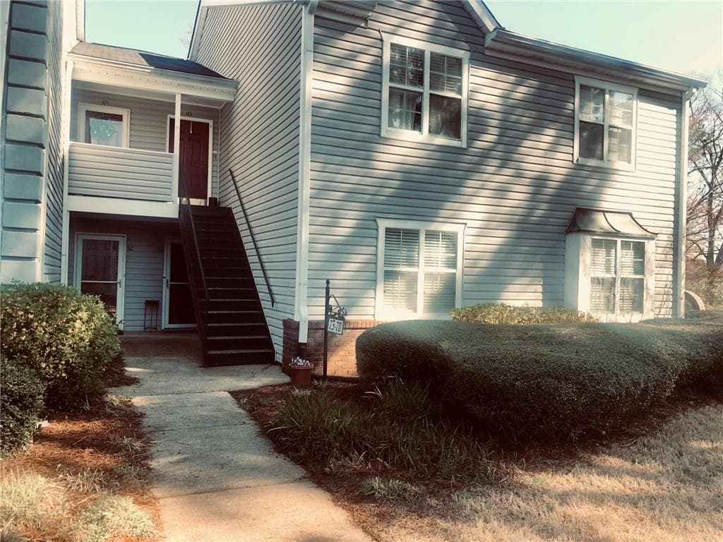 2 bedroom, 2 bathroom, 1,326 sq ft condominium sold at 77 Sutton Place, Avondale Estates, GA 30002