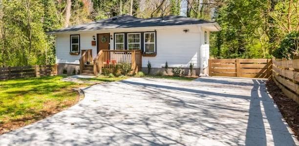 3 bedroom, 2 bathroom, 1,170 sq ft single family residence sold at 215 Holly Road, Atlanta, GA 30314