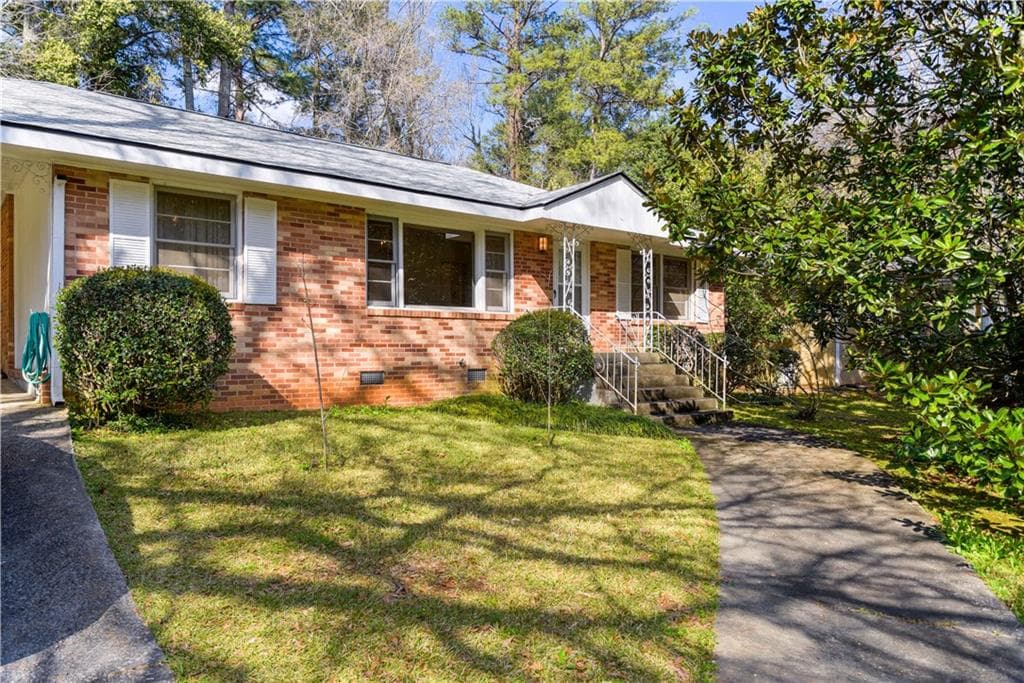 3 bedroom, 2 bathroom, 1,557 sq ft single family residence sold at 1404 Lively Ridge Road, Atlanta, GA 30329