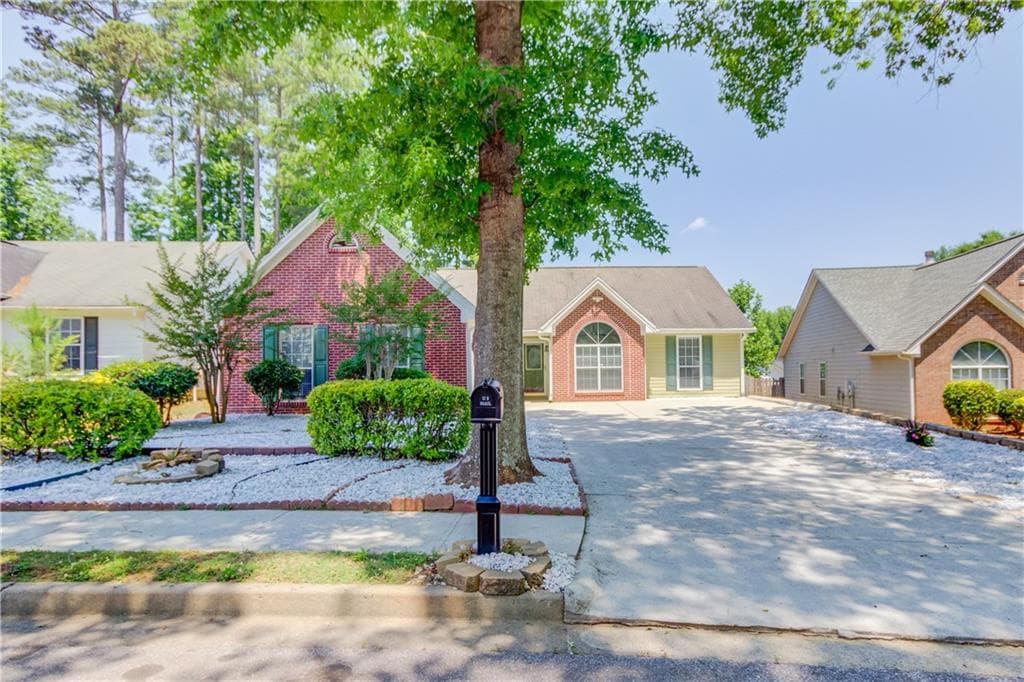 4 bedroom, 2 bathroom, 1,668 sq ft single family residence sold at 5165 Sterling Trace Court, Lilburn, GA 30047