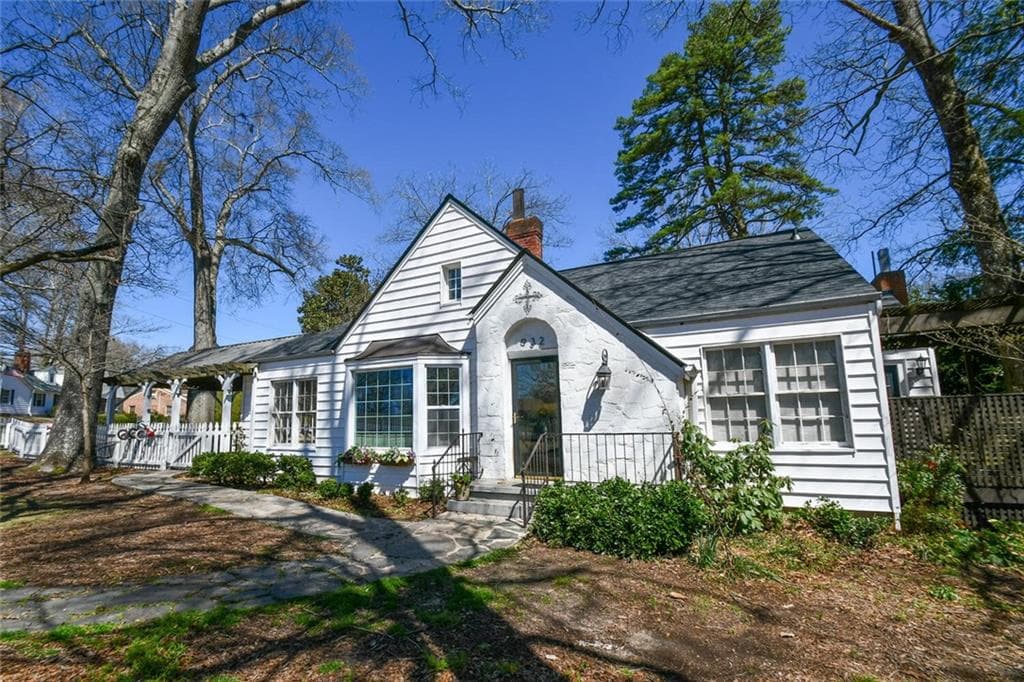 4 bedroom, 4 bathroom, 3,200 sq ft single family residence sold at 932 Longstreet Circle, Gainesville, GA 30501