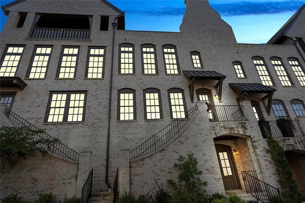 4 bedroom, 5 bathroom, 3,922 sq ft townhouse sold at 6621 Cadence Boulevard, Atlanta, GA 30328