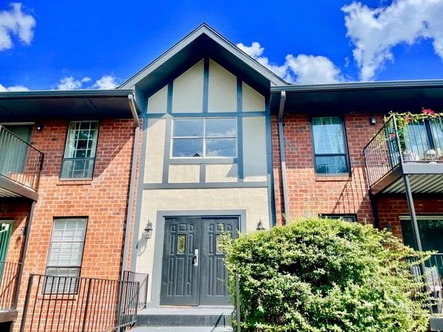 2 bedroom, 2 bathroom, 1,206 sq ft condominium sold at 6851 Roswell Road F8, Atlanta, GA 30328