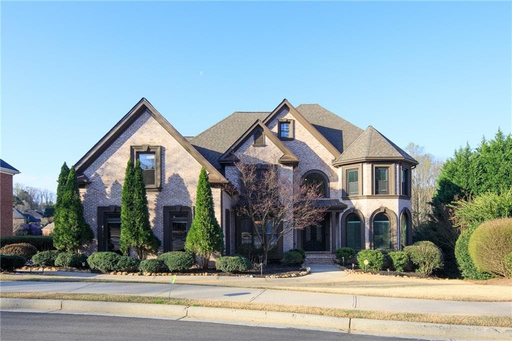 6 bedroom, 5 bathroom, 6,693 sq ft single family residence sold at 880 Longstone Landing, Alpharetta, GA 30022