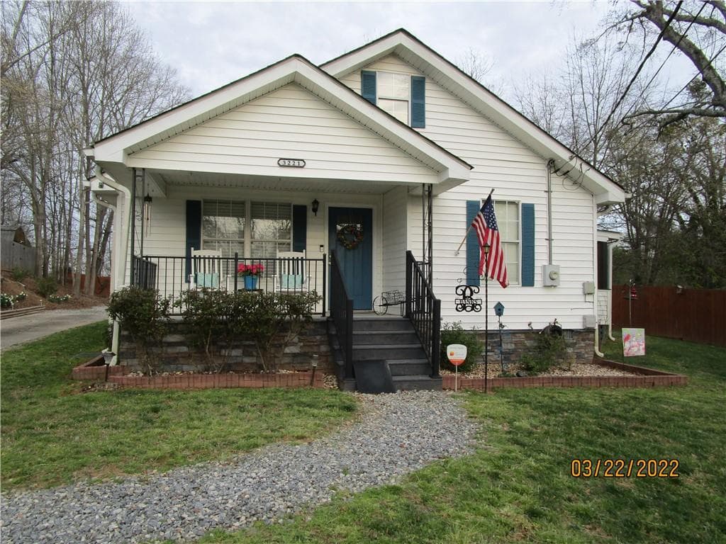 2 bedroom, 1 bathroom, 1,065 sq ft single family residence sold at 3221 Couch Cir Circle, Gainesville, GA 30506