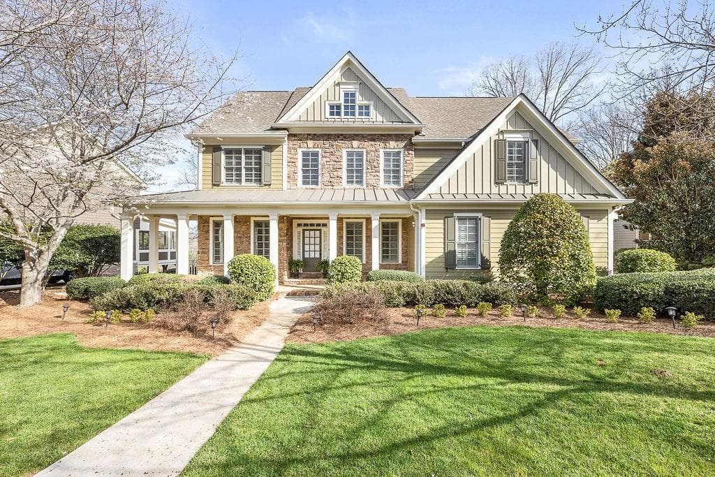 6 bedroom, 5 bathroom, 4,471 sq ft single family residence sold at 6824 Grand Marina Circle, Gainesville, GA 30506