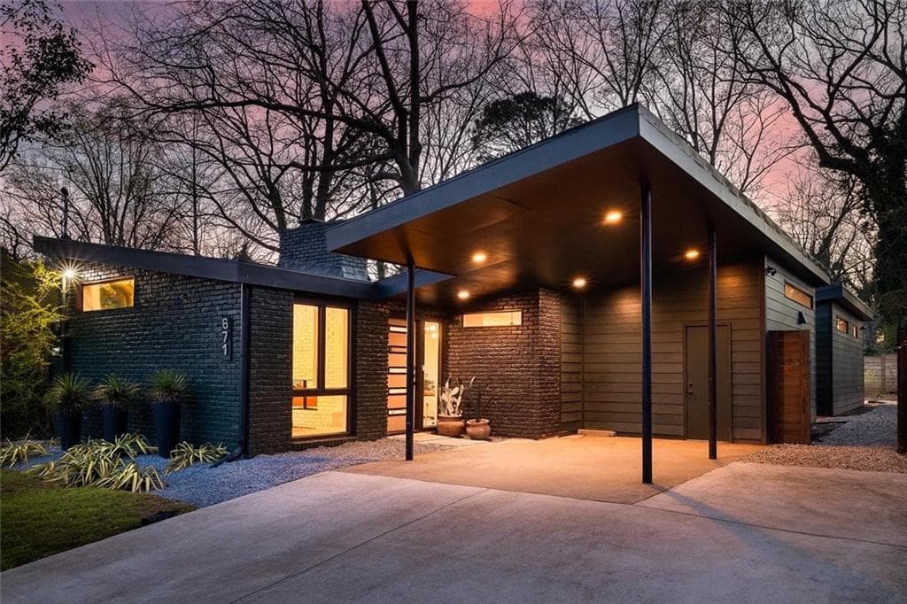 3 bedroom, 2 bathroom, 2,105 sq ft single family residence sold at 671 Clover Street, Atlanta, GA 30310