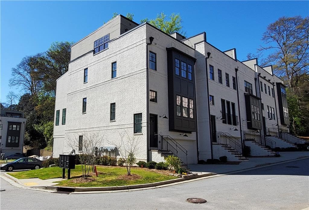 4 bedroom, 5 bathroom, 2,680 sq ft townhouse sold at 1820 Huntington Hills Lane, Atlanta, GA 30309