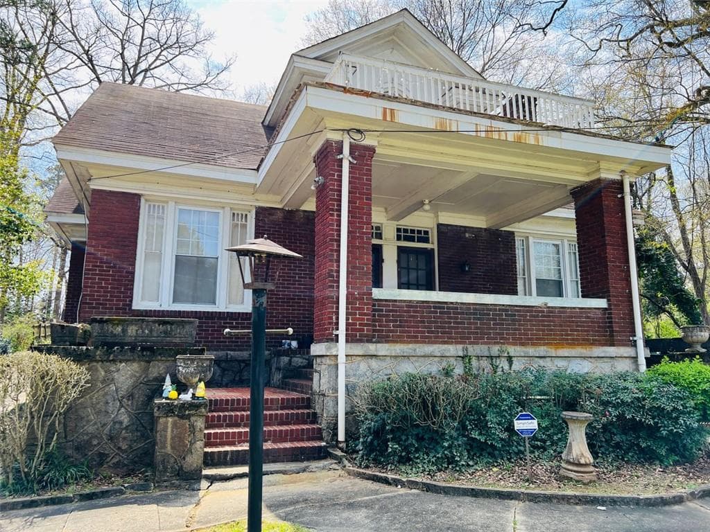 6 bedroom, 2 bathroom, 3,320 sq ft single family residence sold at 2213 E LAKE Road, Atlanta, GA 30307