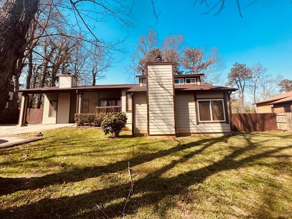 3 bedroom, 3 bathroom, 1,744 sq ft single family residence sold at 6700 Live Oak Lane, Douglasville, GA 30135