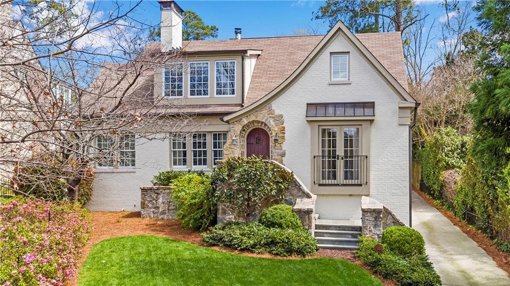 4 bedroom, 6 bathroom, 4,456 sq ft single family residence sold at 272 Rumson Road, Atlanta, GA 30305