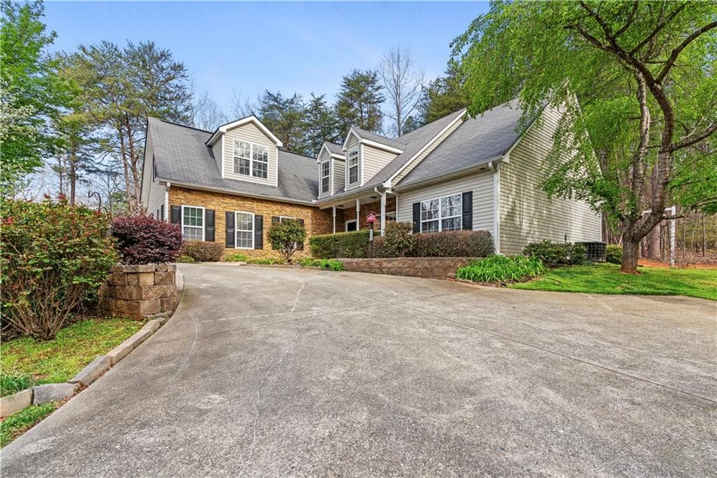 4 bedroom, 4 bathroom, 2,890 sq ft single family residence sold at 4612 Chestatee Heights Road, Gainesville, GA 30506