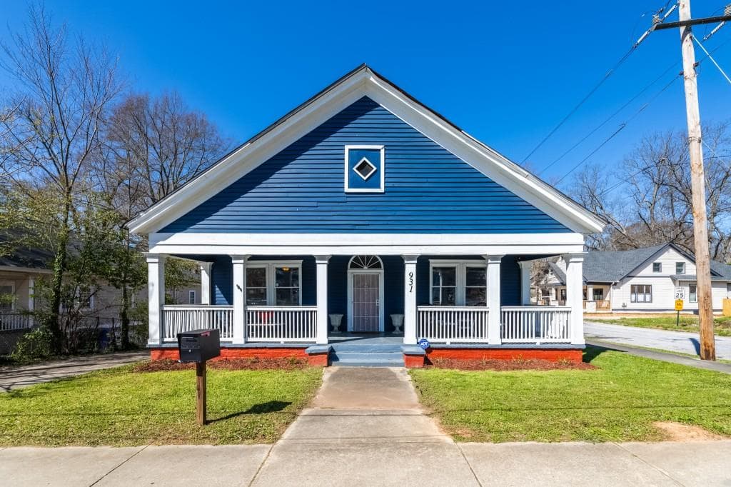 3 bedroom, 2 bathroom, 1,872 sq ft single family residence sold at 931 Metropolitan Parkway, Atlanta, GA 30310
