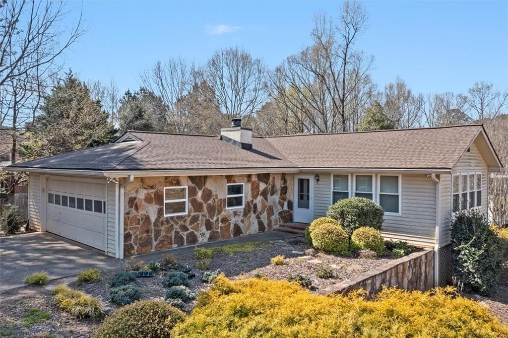 3 bedroom, 3 bathroom, 1,754 sq ft single family residence sold at 14915 Thompson Road, Alpharetta, GA 30004