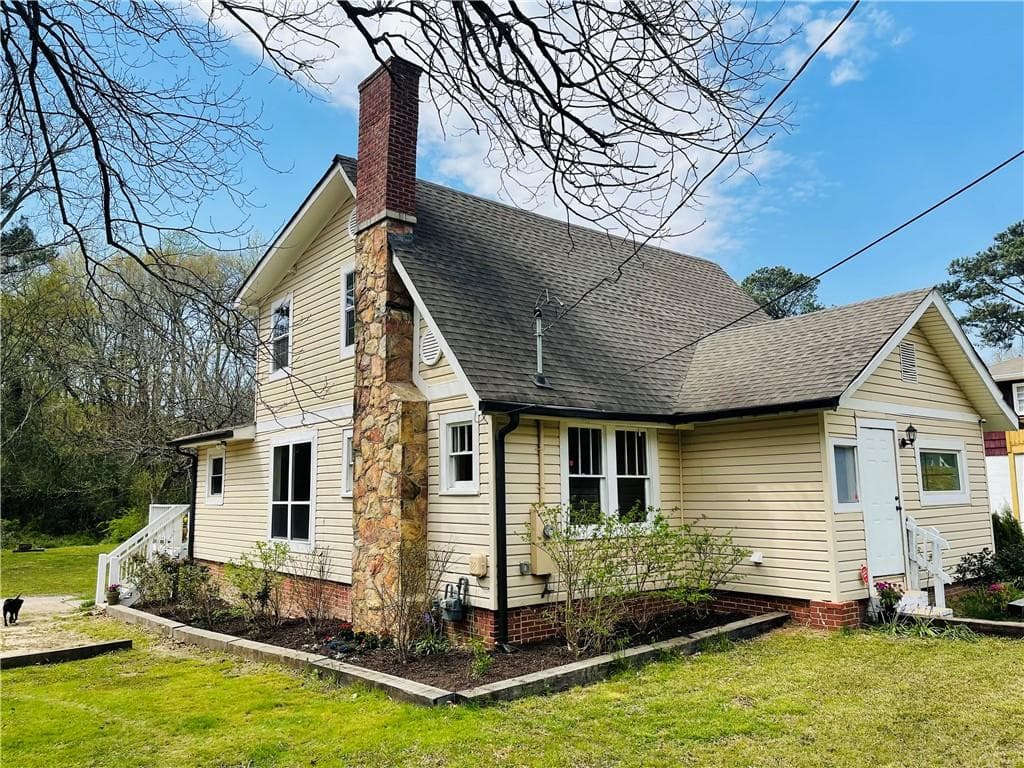 4 bedroom, 2 bathroom, 1,800 sq ft single family residence sold at 530 Elmwood Road, Atlanta, GA 30318