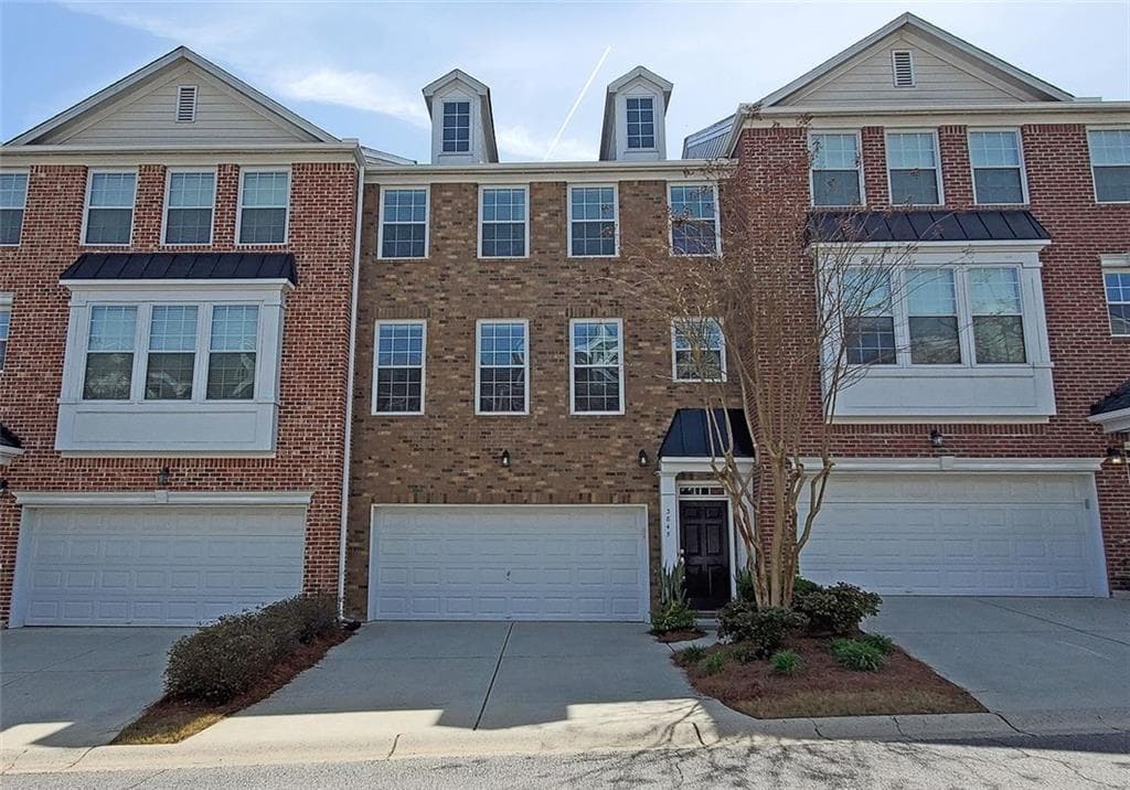 3 bedroom, 4 bathroom, 2,511 sq ft townhouse sold at 3845 Chattahoochee Summit Drive, Atlanta, GA 30339
