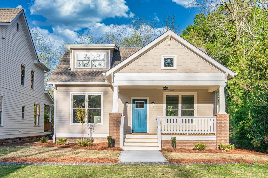 3 bedroom, 3 bathroom, 1,600 sq ft single family residence sold at 408 Bell Street, Monroe, GA 30655