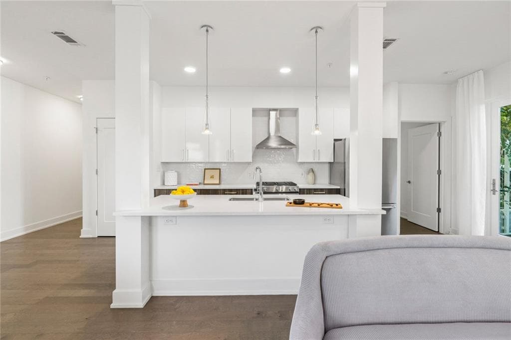 2 bedroom, 2 bathroom, 1,345 sq ft condominium sold at 775 Juniper Street 324, Atlanta, GA 30308