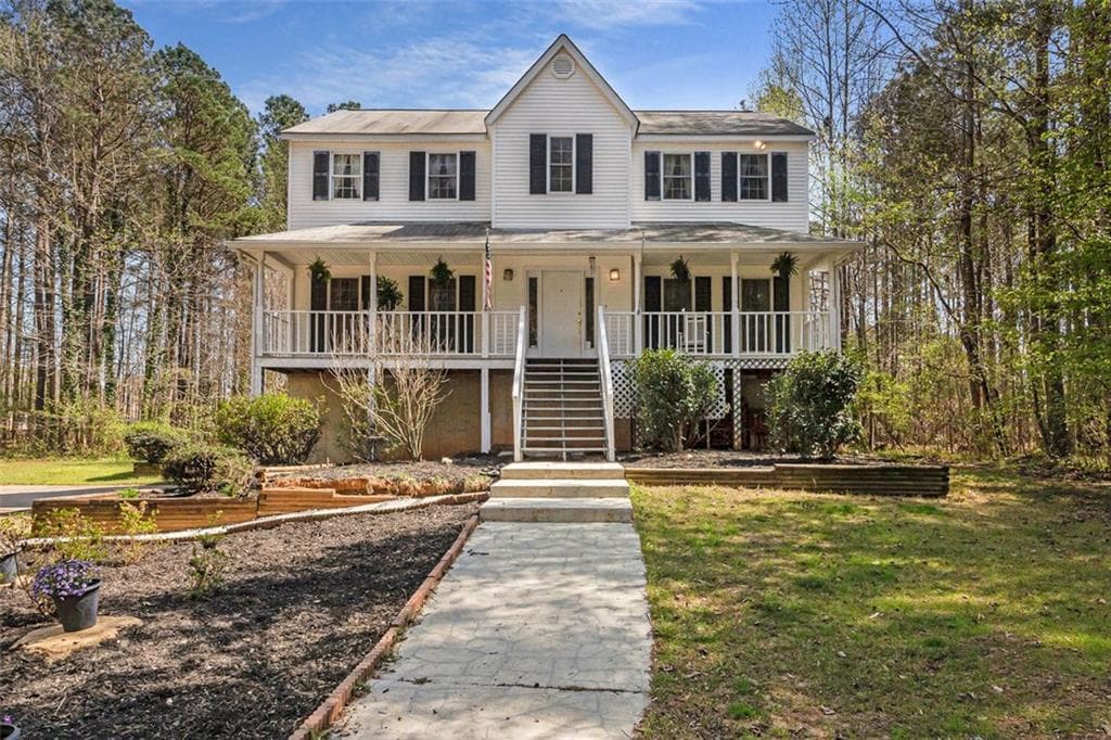 135 CREEKWOOD Drive, Newnan, GA 30265 — most recent listing photo