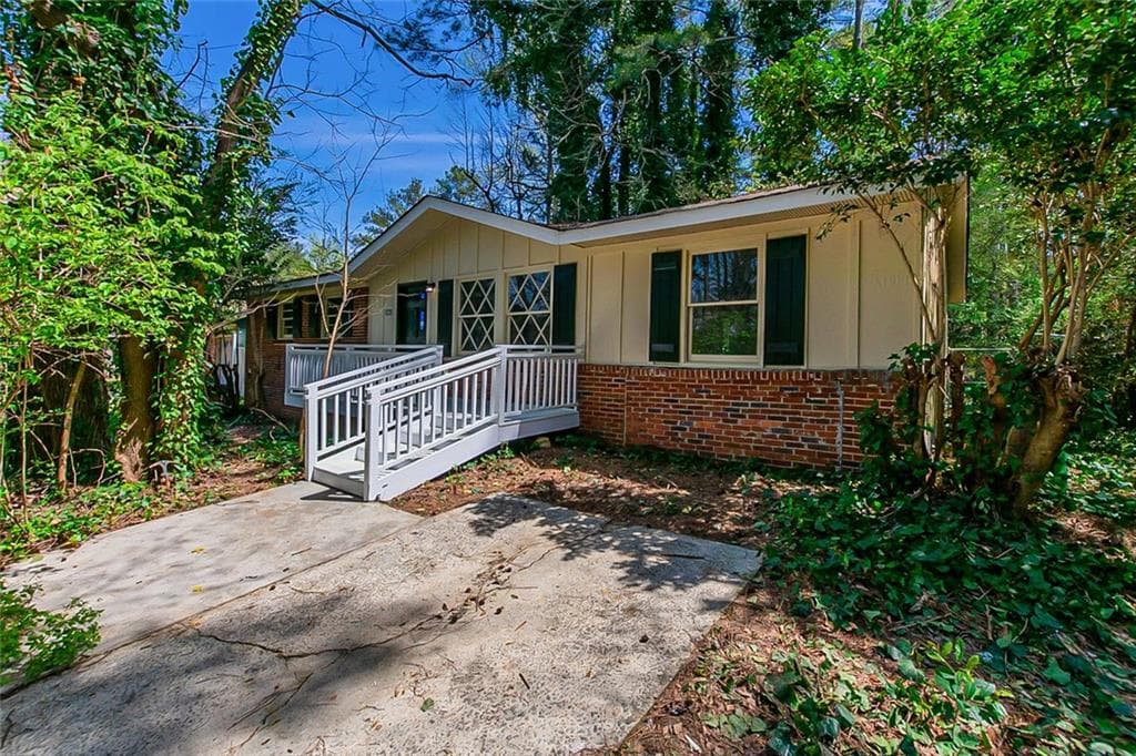 4 bedroom, 2 bathroom, 1,431 sq ft single family residence sold at 2886 Fantasy Lane, Decatur, GA 30033