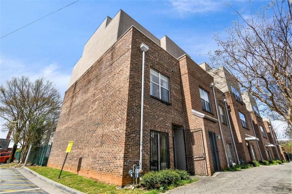1 bedroom, 2 bathroom, 1,250 sq ft townhouse sold at 238 Walker Street UNIT 1, Atlanta, GA 30313
