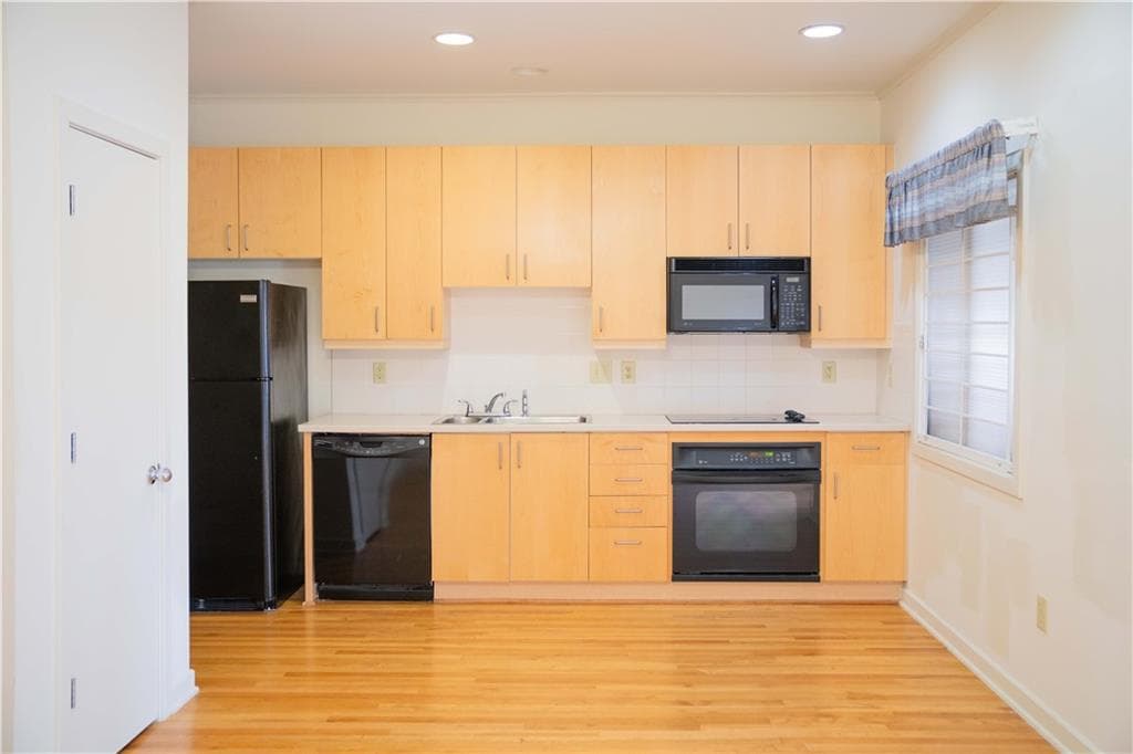 1 bedroom, 1 bathroom, 710 sq ft condominium sold at 401 10th Street A102, Atlanta, GA 30318