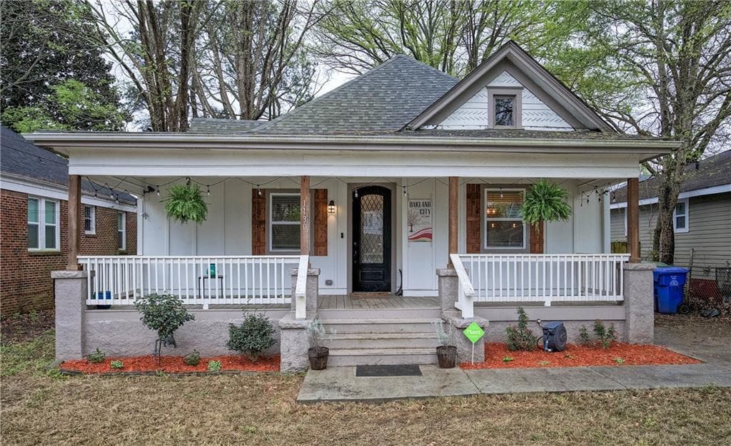 3 bedroom, 2 bathroom, 1,638 sq ft single family residence sold at 1130 Larosa Terrace, Atlanta, GA 30310