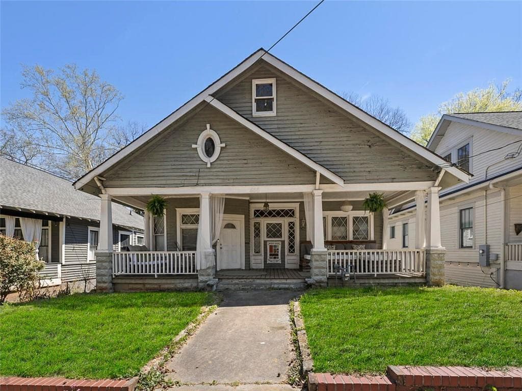 3 bedroom, 3 bathroom, 2,707 sq ft single family residence sold at 558 West End Place, Atlanta, GA 30310