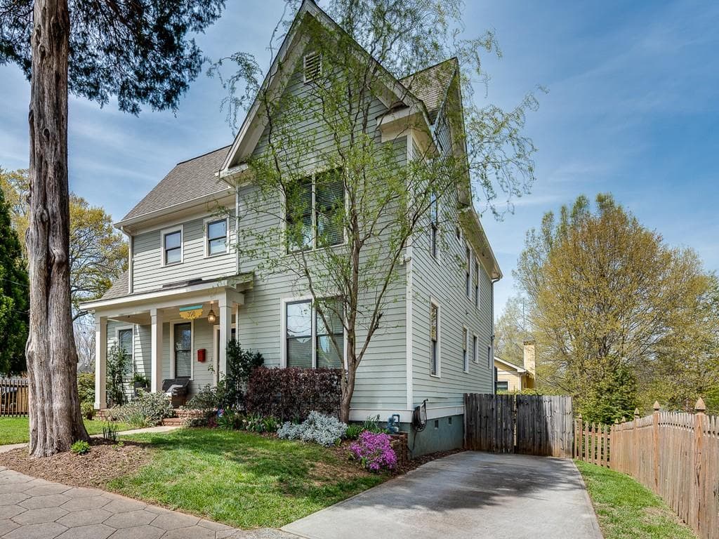 5 bedroom, 3 bathroom, 3,468 sq ft single family residence sold at 398 Pavillion Street, Atlanta, GA 30315