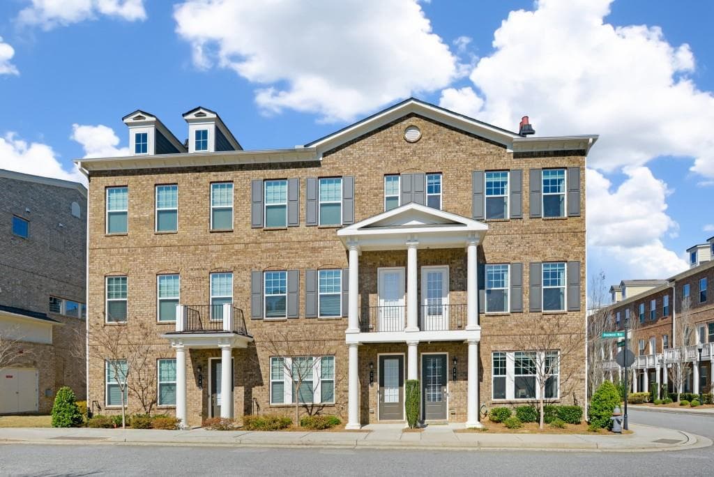 3 bedroom, 4 bathroom, 2,260 sq ft townhouse sold at 501 Headwind Way, Alpharetta, GA 30005