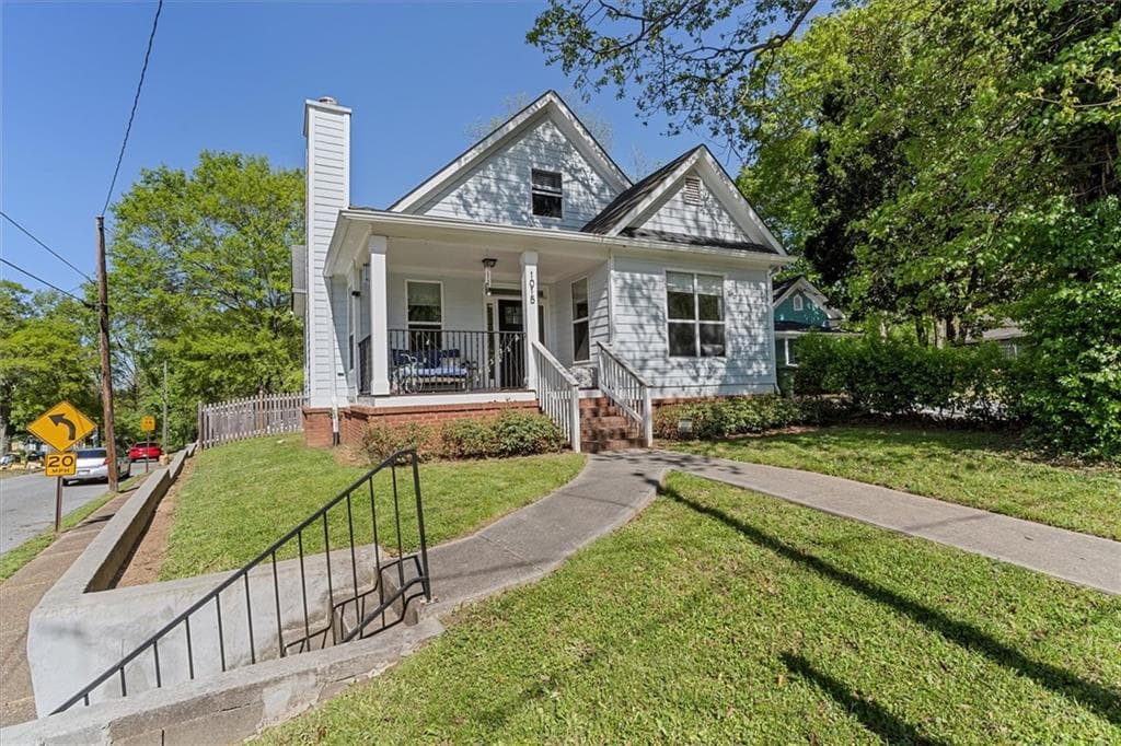 4 bedroom, 3 bathroom, 1,940 sq ft single family residence sold at 1015 Mayson Turner Road, Atlanta, GA 30314