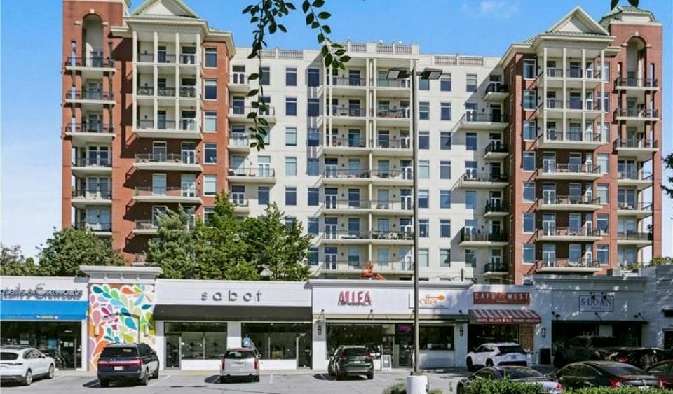 3820 Roswell Road 303, Atlanta, GA 30342 — most recent listing photo
