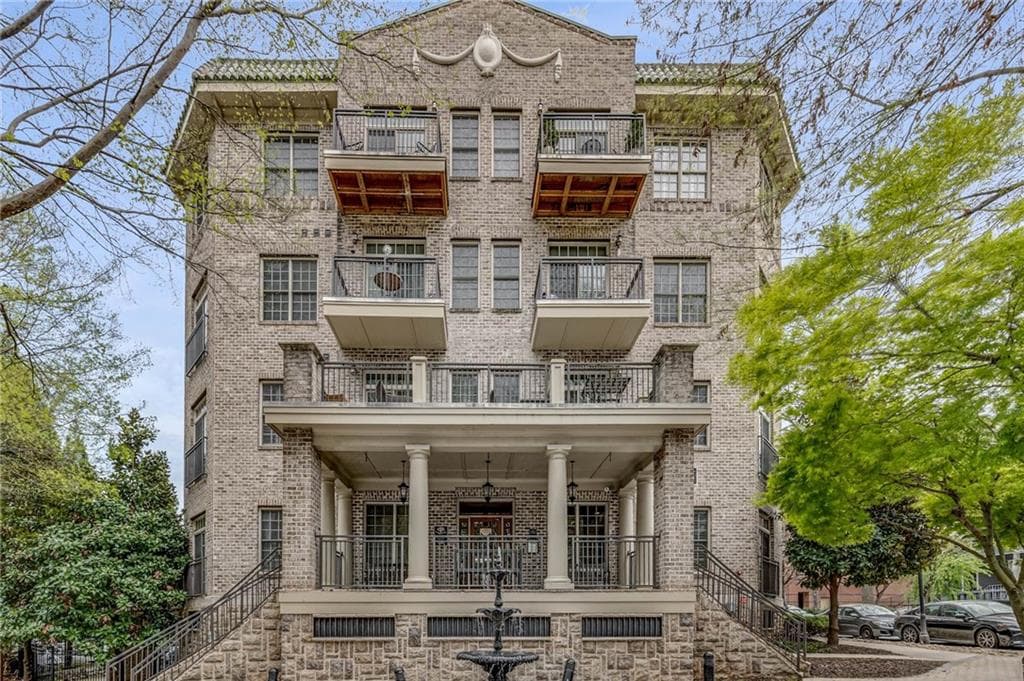 1 bedroom, 1 bathroom, 736 sq ft condominium sold at 1055 Piedmont Ave 317, Atlanta, GA 30309