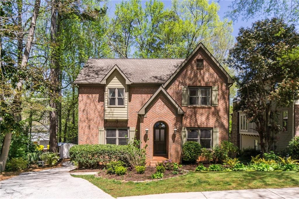 4 bedroom, 3 bathroom, 2,598 sq ft single family residence sold at 137 Kirk Crossing Drive, Decatur, GA 30030