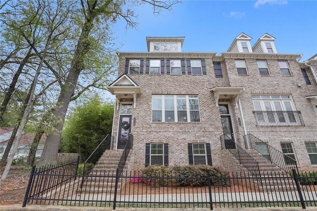 3 bedroom, 4 bathroom, 2,490 sq ft townhouse sold at 3776 Newbury Way, Atlanta, GA 30341