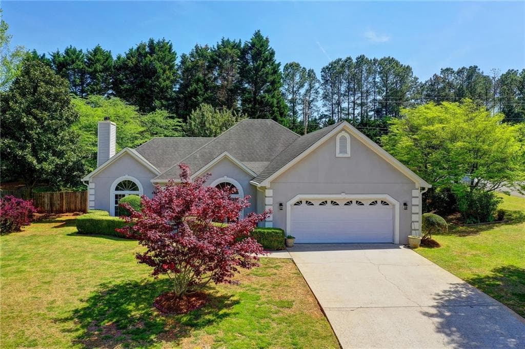 3 bedroom, 2 bathroom, 1,947 sq ft single family residence sold at 305 E Willow Run, Alpharetta, GA 30022