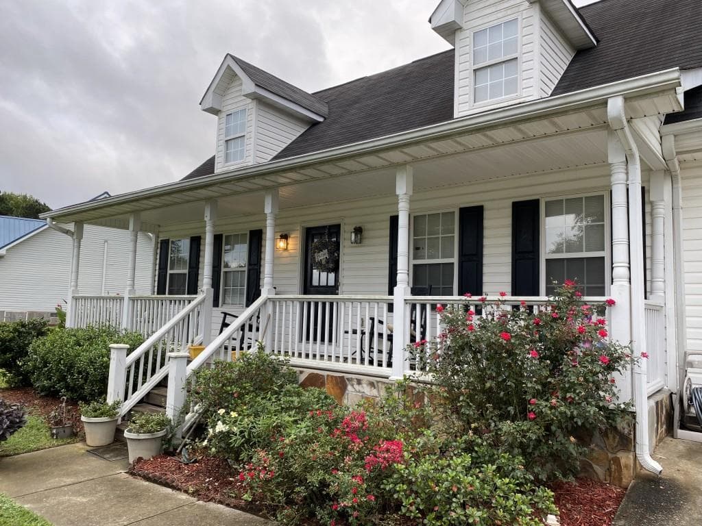 3 bedroom, 3 bathroom, 1,666 sq ft single family residence sold at 1004 Crystal Brook Way, Monroe, GA 30655