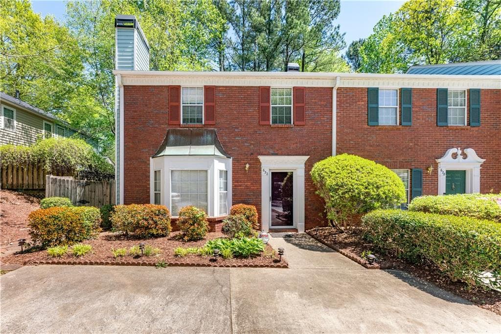 3 bedroom, 3 bathroom, 1,600 sq ft townhouse sold at 632 Anderson Walk, Marietta, GA 30062