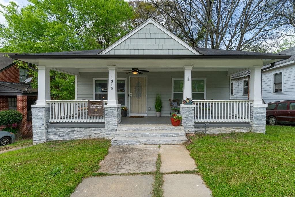 3 bedroom, 2 bathroom, 1,225 sq ft single family residence sold at 1015 Palmetto Avenue, Atlanta, GA 30314