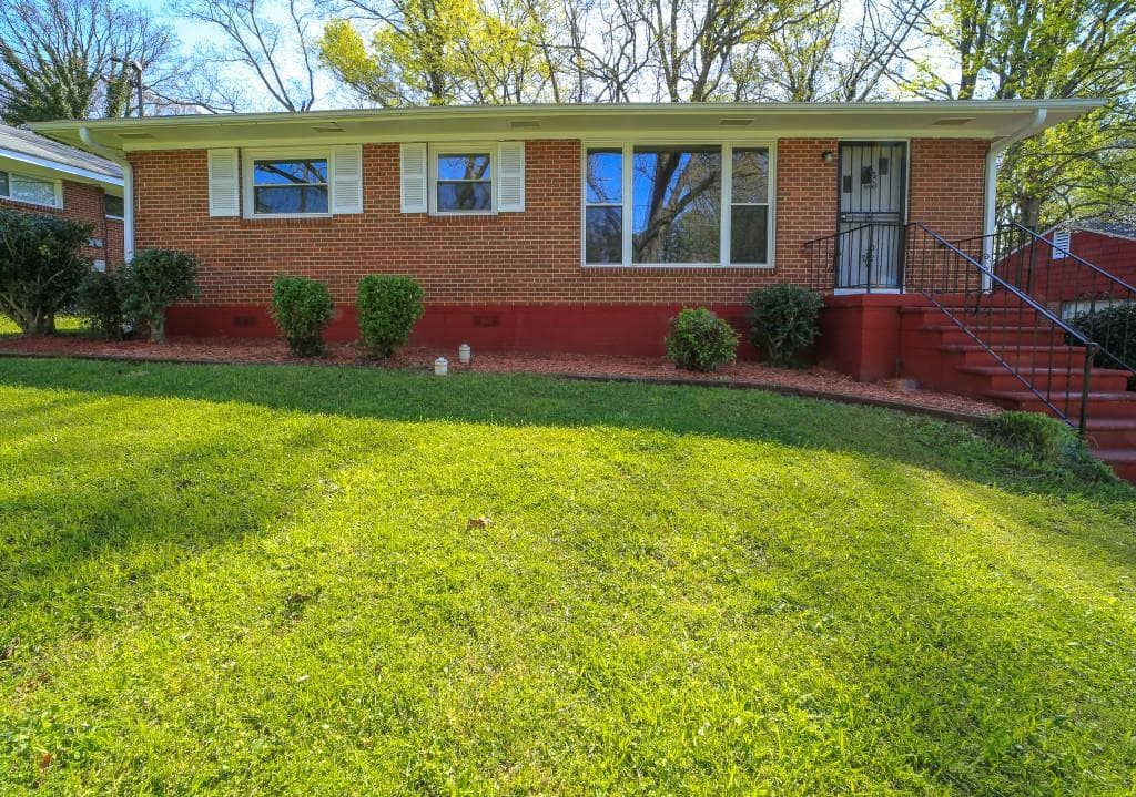 3 bedroom, 1 bathroom, 1,040 sq ft single family residence sold at 2204 Springdale Circle, Atlanta, GA 30315