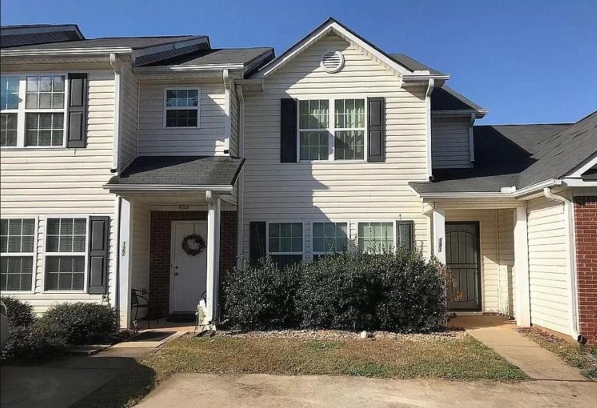 3 bedroom, 3 bathroom single family residence sold at 131 Evergreen Drive, Jackson, GA 30233