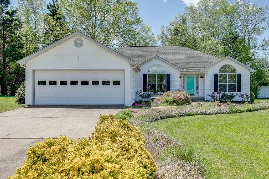 4827 Countryside Drive, Flowery Branch, GA 30542 — most recent listing photo