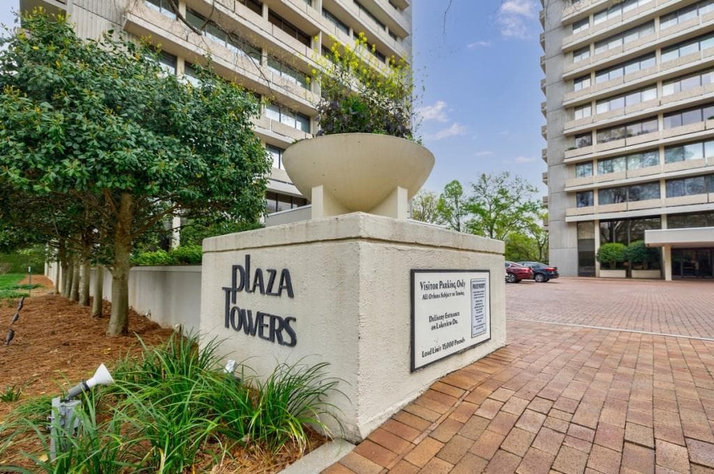 2 bedroom, 2 bathroom, 1,594 sq ft condominium sold at 2575 Peachtree Road 8D, Atlanta, GA 30305