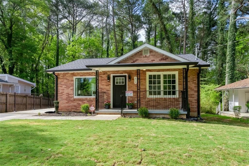 3 bedroom, 2 bathroom, 1,500 sq ft single family residence sold at 2710 LOGHAVEN Drive, Atlanta, GA 30318