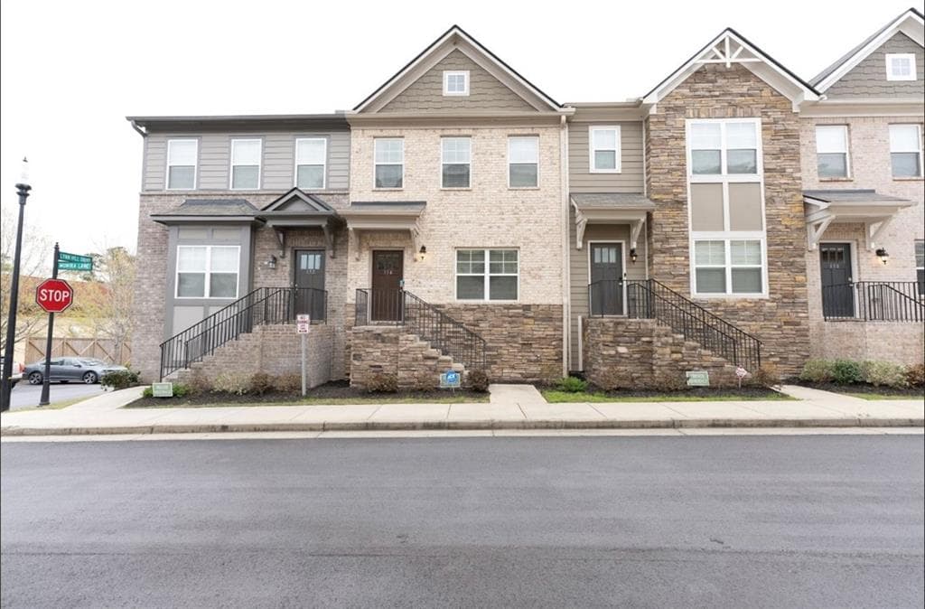 3 bedroom, 4 bathroom, 1,785 sq ft townhouse sold at 154 Munira Lane, Atlanta, GA 30331