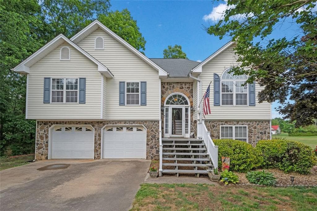 136 STONE CREEK Drive, Hoschton, GA 30548 — most recent listing photo