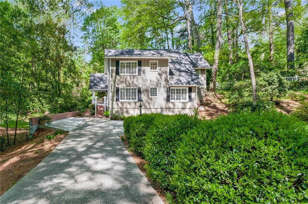 3 bedroom, 2 bathroom, 2,006 sq ft single family residence sold at 1880 Walthall Drive, Atlanta, GA 30318