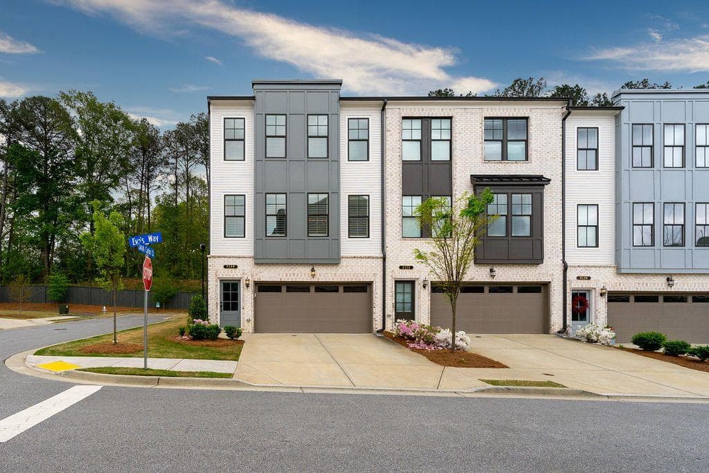 6106 Eves Way, Norcross, GA 30071 — most recent listing photo