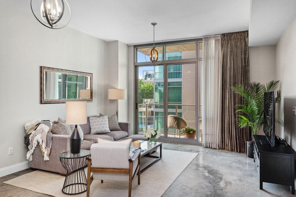 1 bedroom, 1 bathroom, 883 sq ft condominium sold at 905 Juniper Street 521, Atlanta, GA 30309