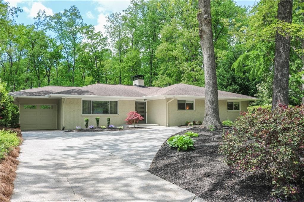 1142 Vistavia Circle, Decatur, GA 30033 — most recent listing photo